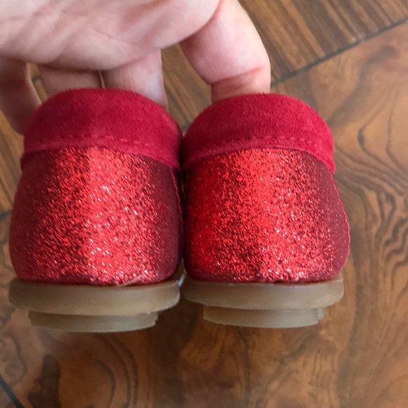 Minnetonka Girls Red Glitter shoes size 2,3,4 NWOT - Picture 7 of 8